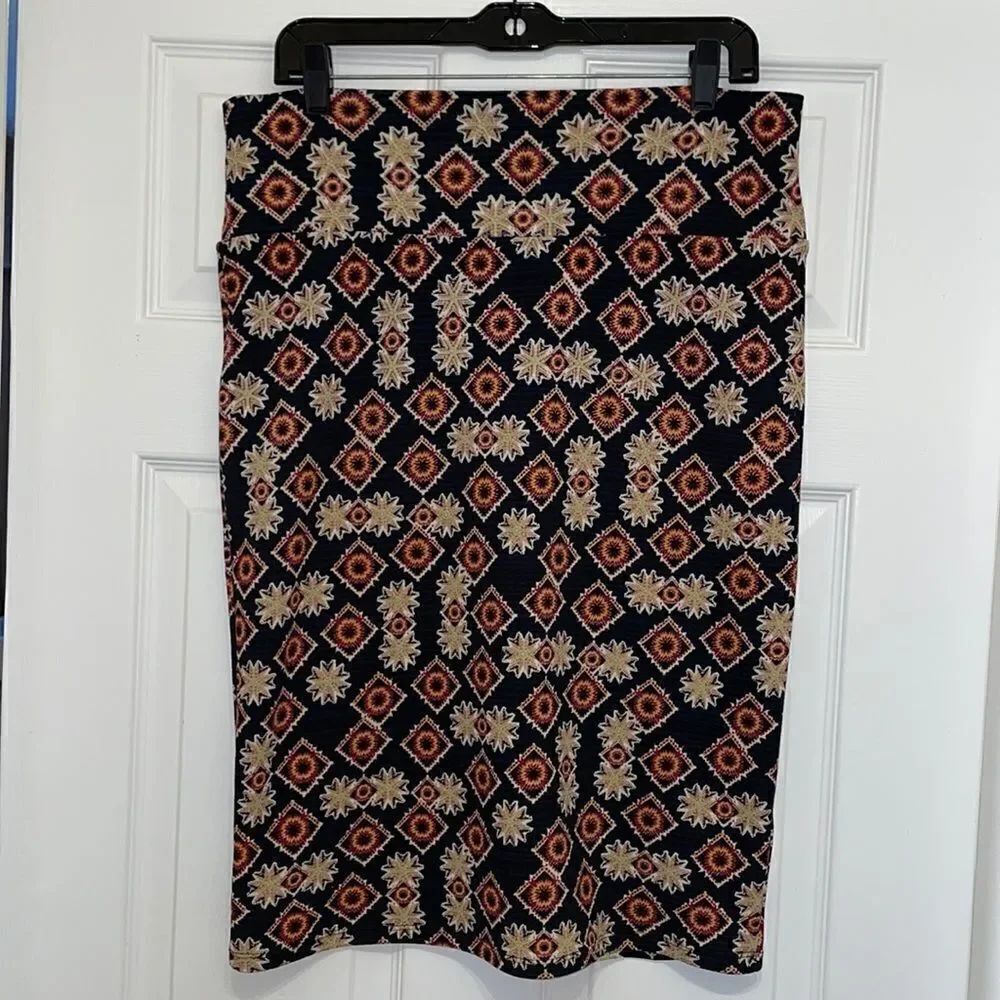 ✨LuLaRoe Cassie printed pencil skirt